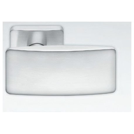 MANIGLIE PER PORTE COLOMBO DESIGN SERIE BOLD PT15 SU ROSETTA