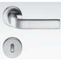 POIGNÉES DE PORTES COLOMBO DESIGN META SUR ROSACE MADE IN ITALY
